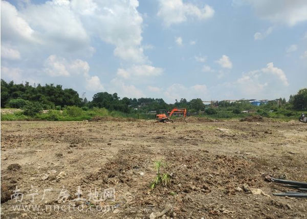 昆仑大道嘉和城附近四亩地约2500平，加整栋楼约600平方招租